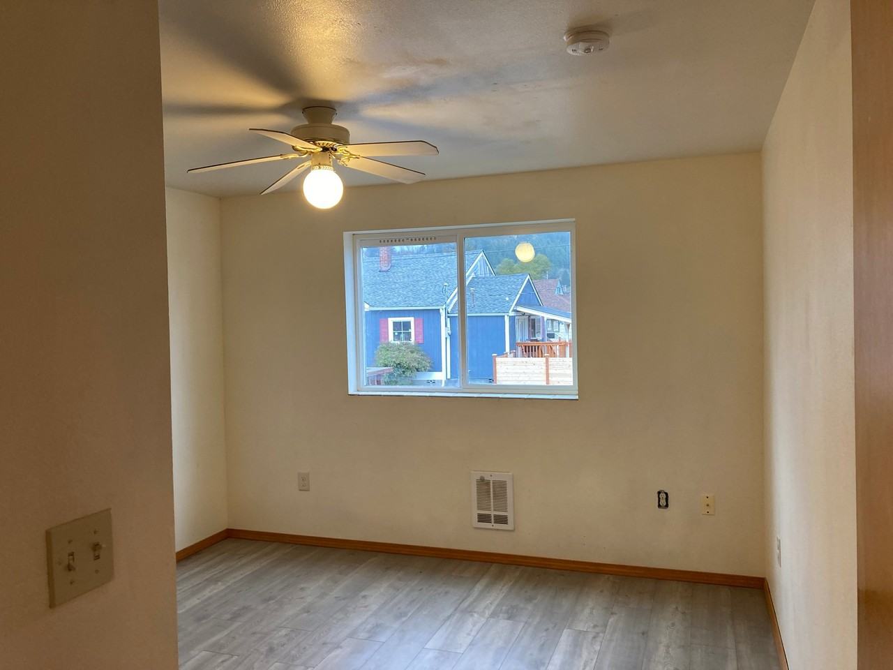 357 Sw James St - Photo 3 of 17