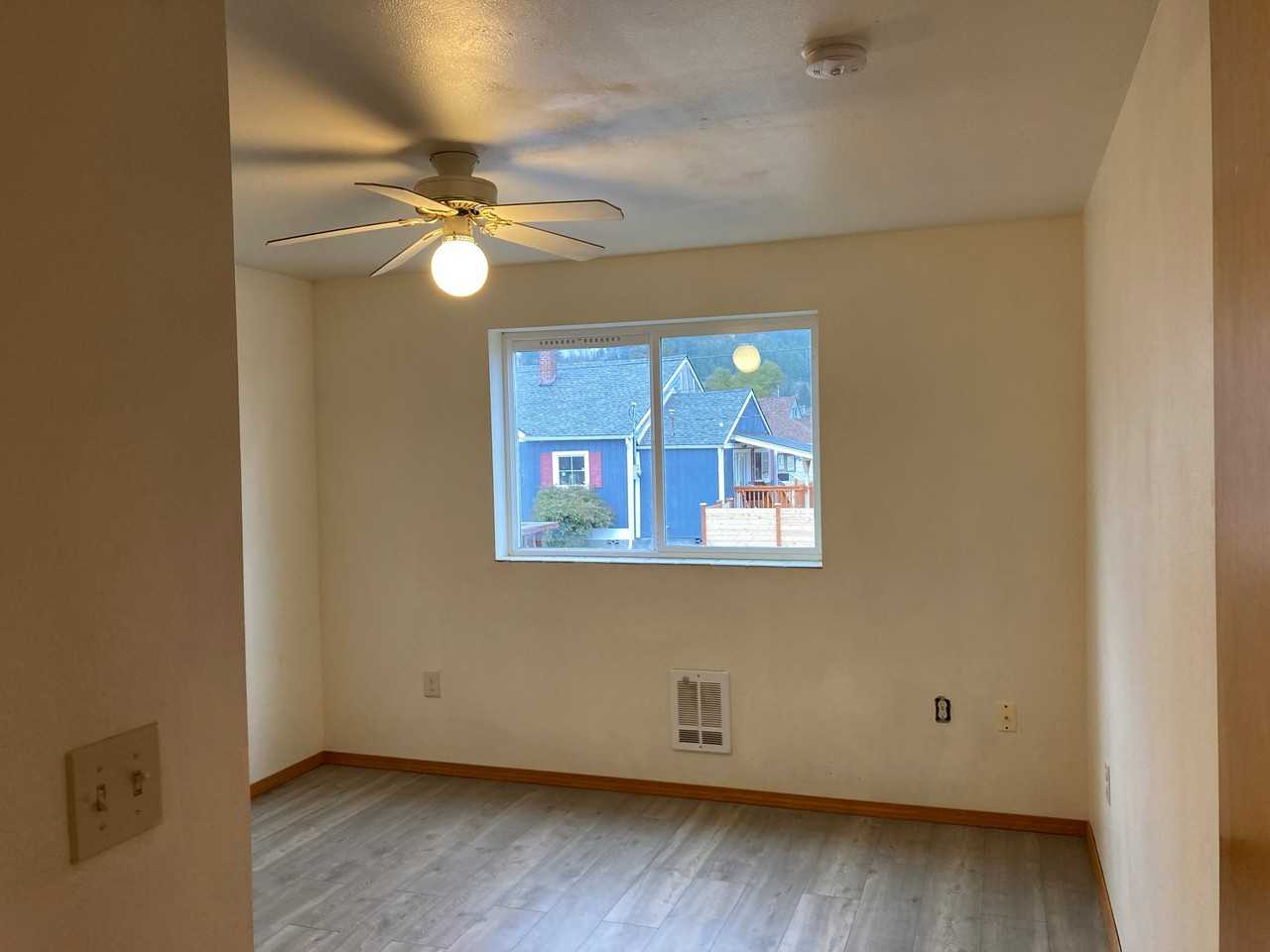 357 Sw James St - Photo 4 of 17