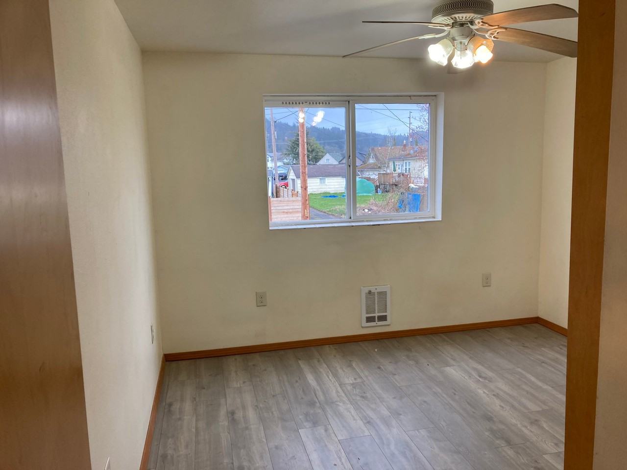 357 Sw James St - Photo 6 of 17