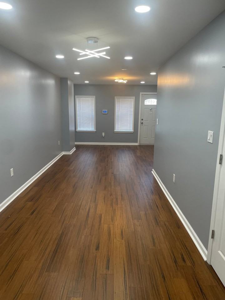 739 E 10th St - Photo 2 of 16