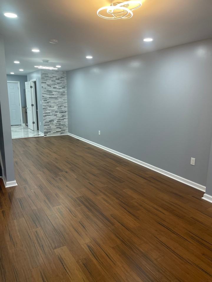 739 E 10th St - Photo 4 of 16
