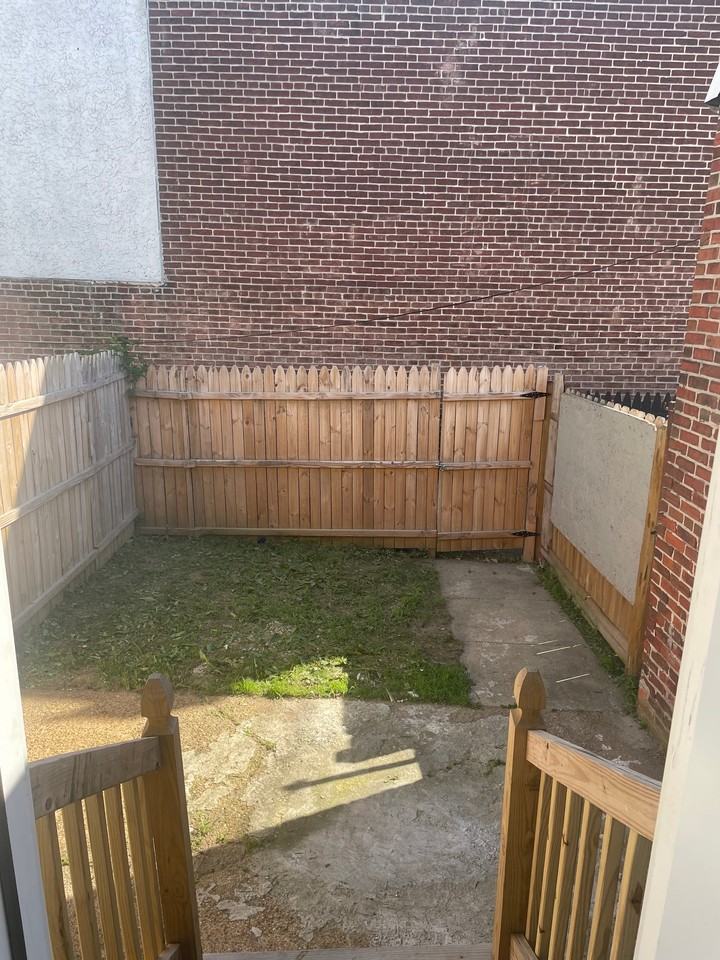 739 E 10th St - Photo 7 of 16