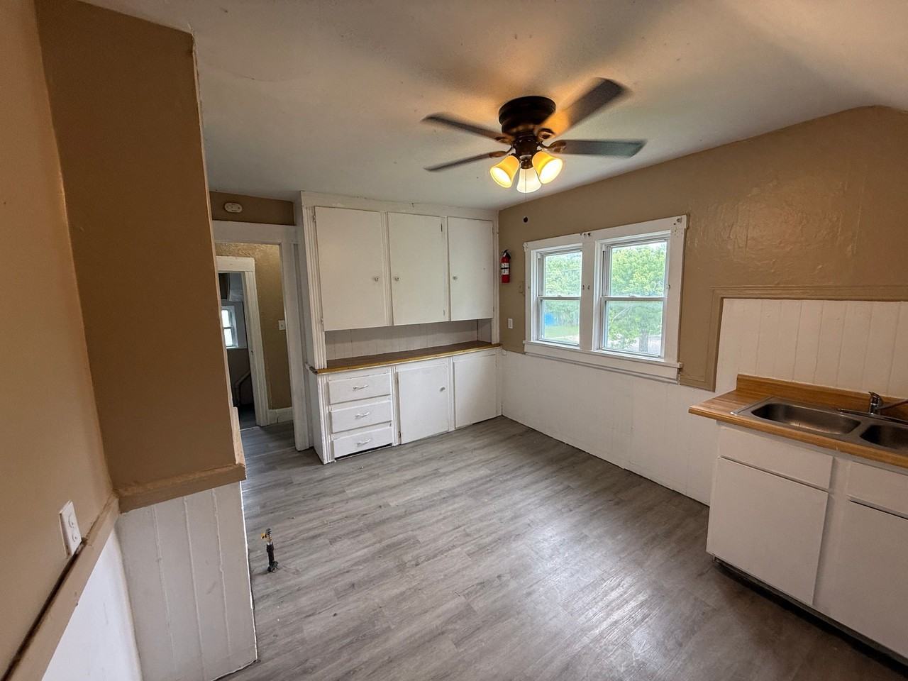 522 W 23rd St #UP - Photo 3 of 27