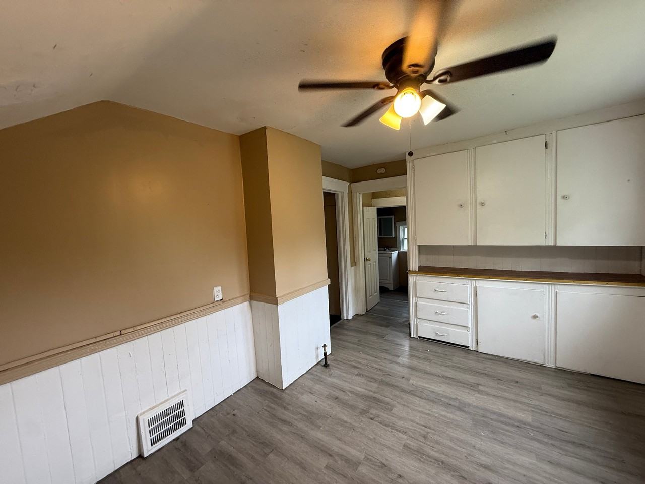 522 W 23rd St #UP - Photo 4 of 27