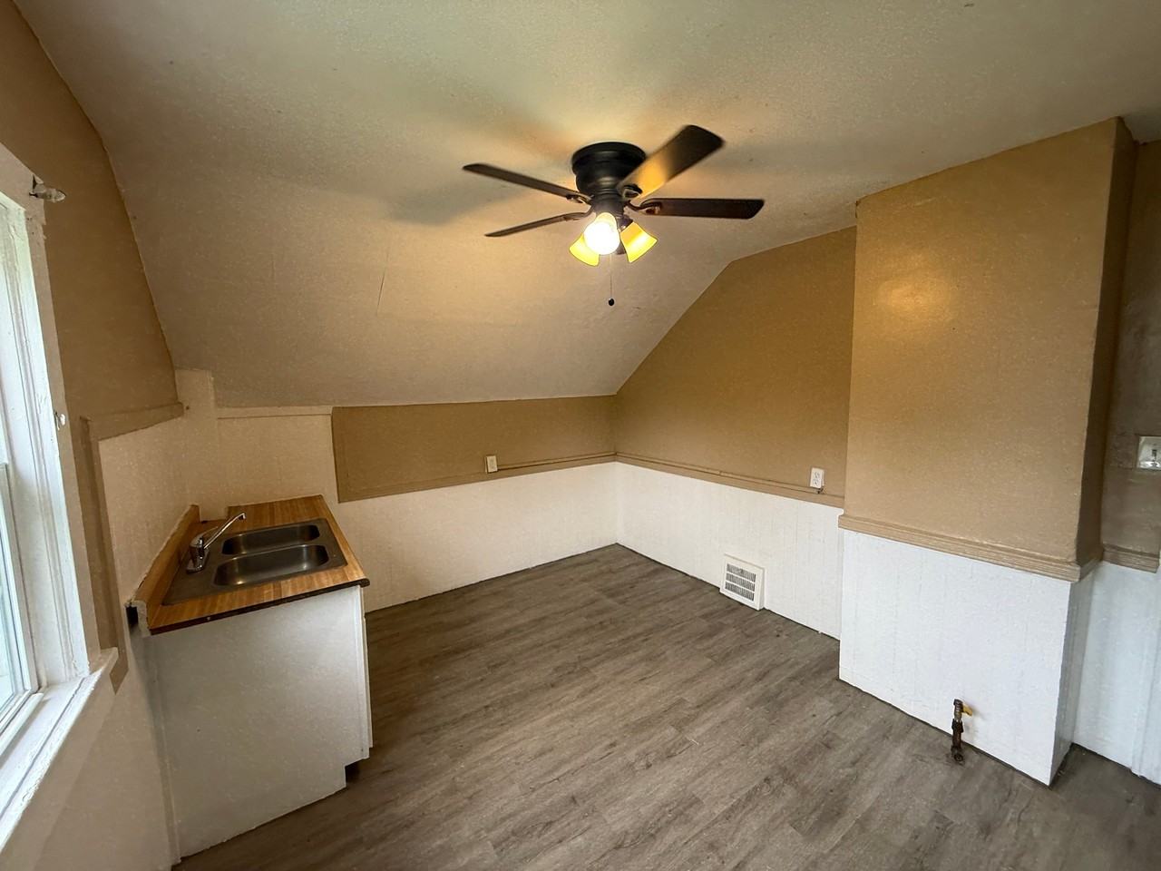 522 W 23rd St #UP - Photo 5 of 27