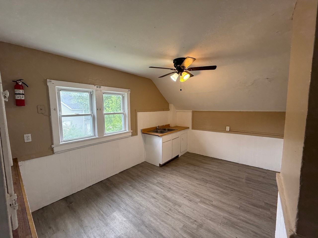 522 W 23rd St #UP - Photo 6 of 27