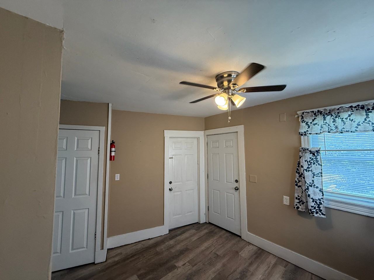 522 W 23rd St #DOWN - Photo 2 of 24