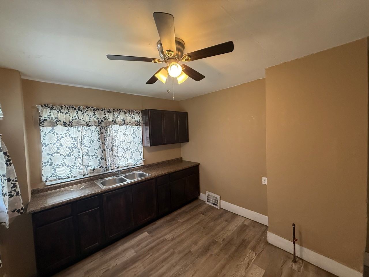 522 W 23rd St #DOWN - Photo 3 of 24