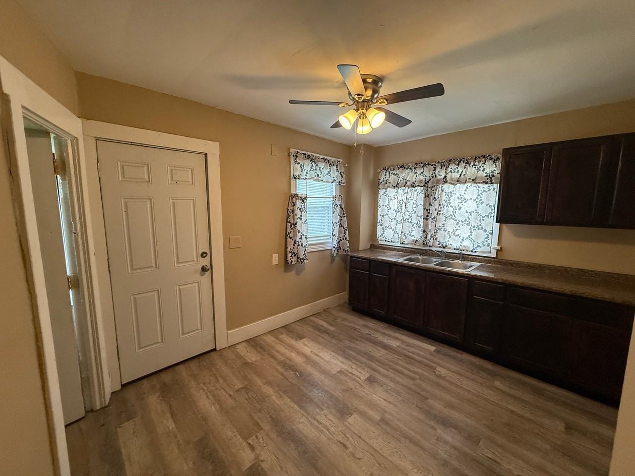 522 W 23rd St #DOWN - Photo 4 of 24