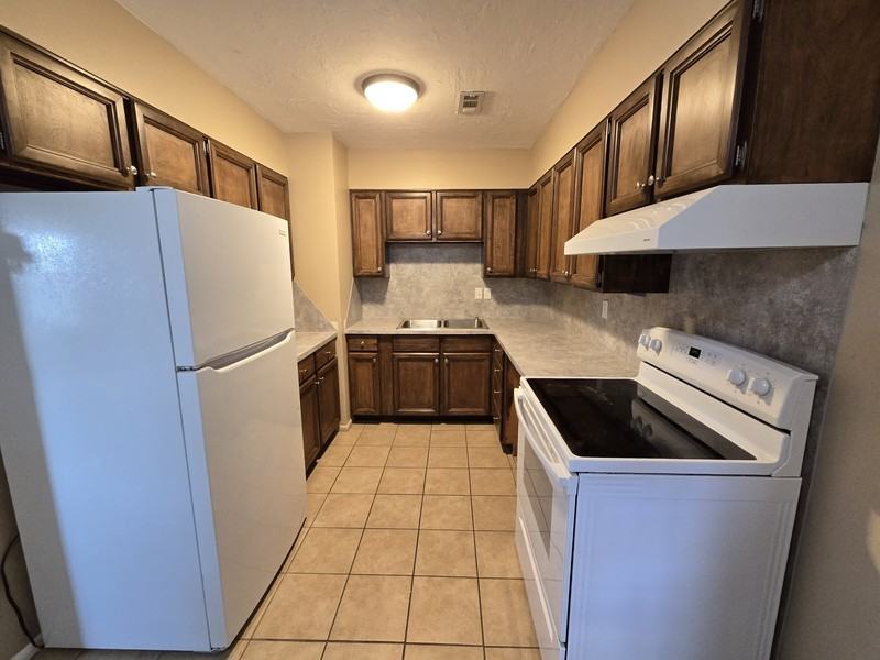 855 E Stratford Ave #855 - Photo 2 of 12