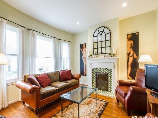 417 S Douglas St - Photo 3 of 7