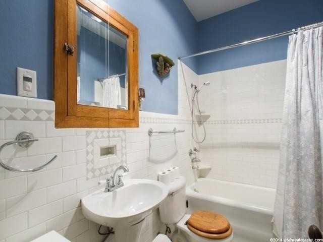 417 S Douglas St - Photo 6 of 7