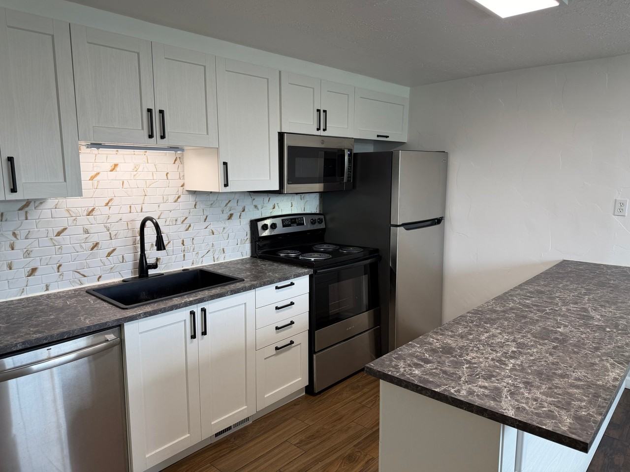 193 S Main St - Photo 4 of 16