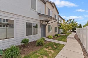 featured image of 423 E Penny Ln