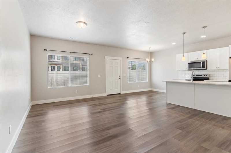 423 E Penny Ln - Photo 4 of 17