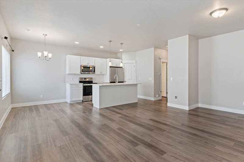 423 E Penny Ln - Photo 5 of 17
