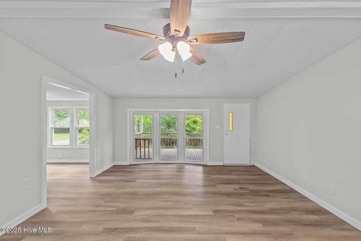 136 Smedley Ln - Photo 4 of 20