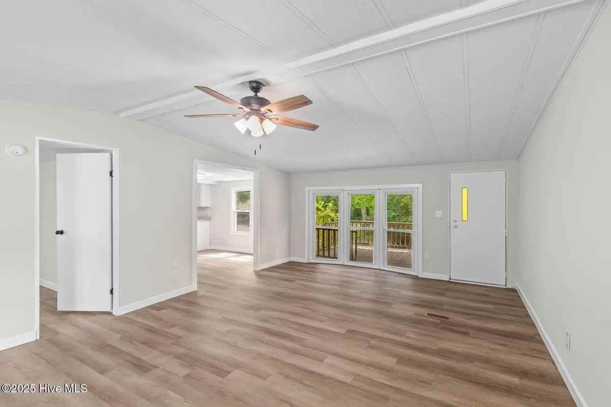136 Smedley Ln - Photo 5 of 20