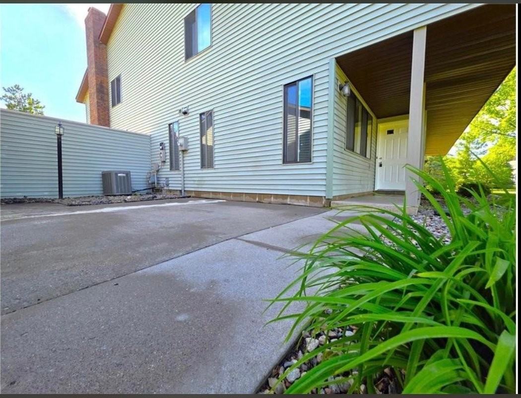 4710 Lenore Ln - Photo 2 of 19