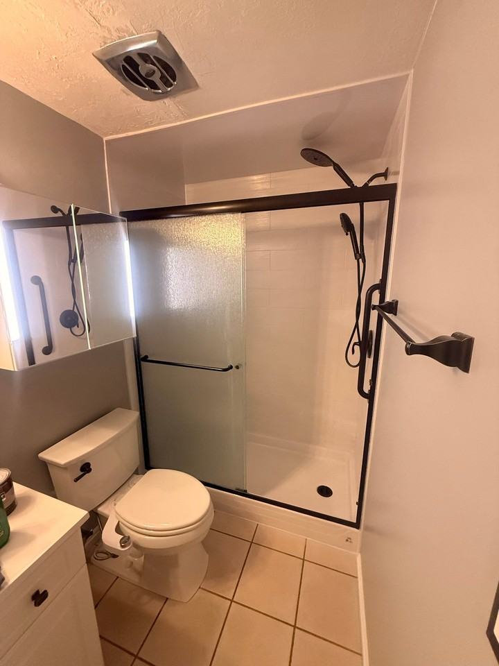 301 E St #11 - Photo 3 of 20