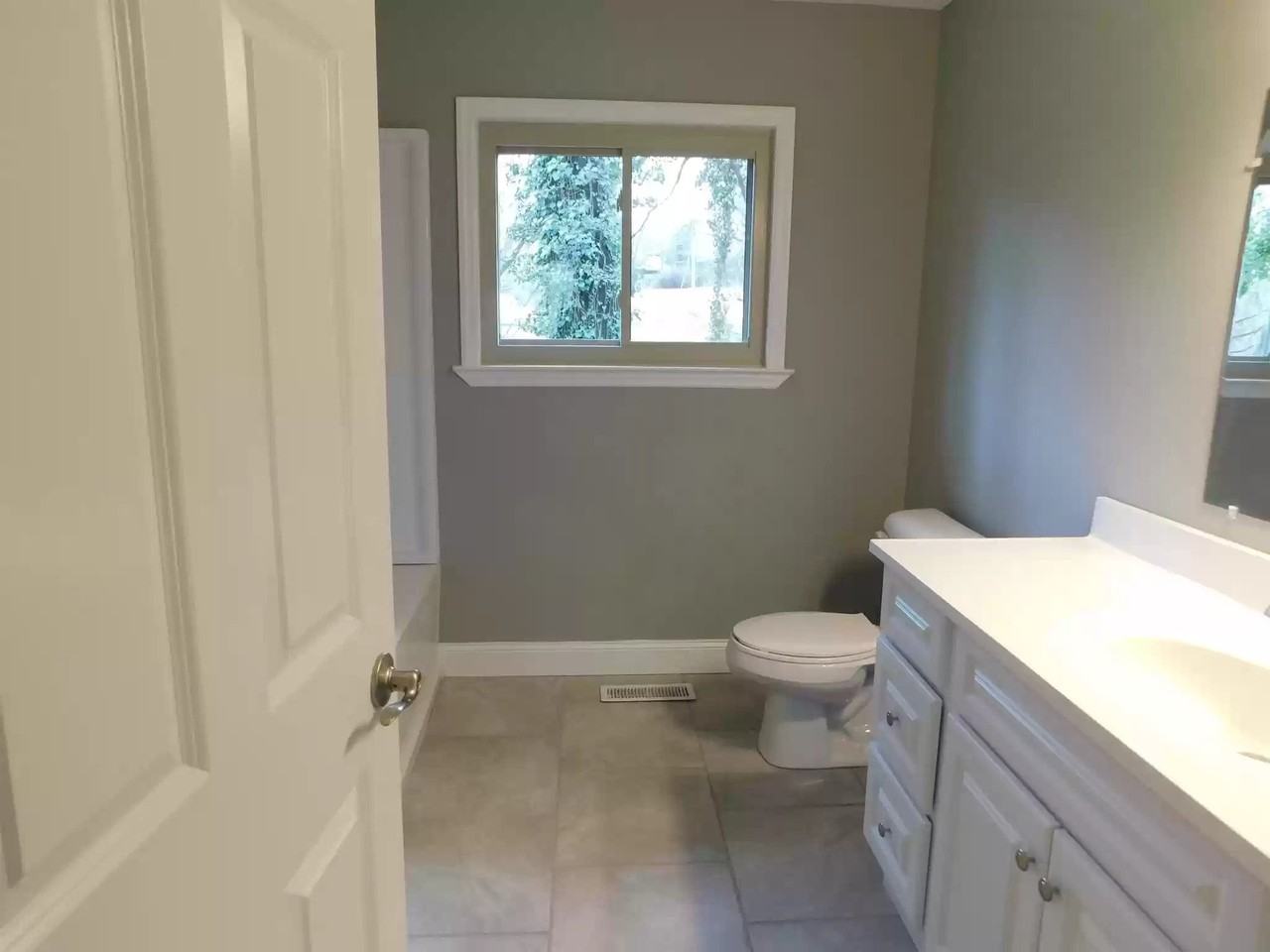 412 Crest St - Photo 3 of 13