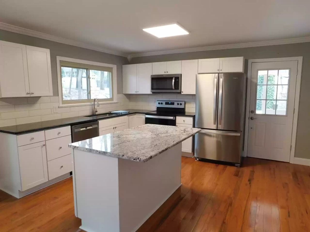 412 Crest St - Photo 6 of 13