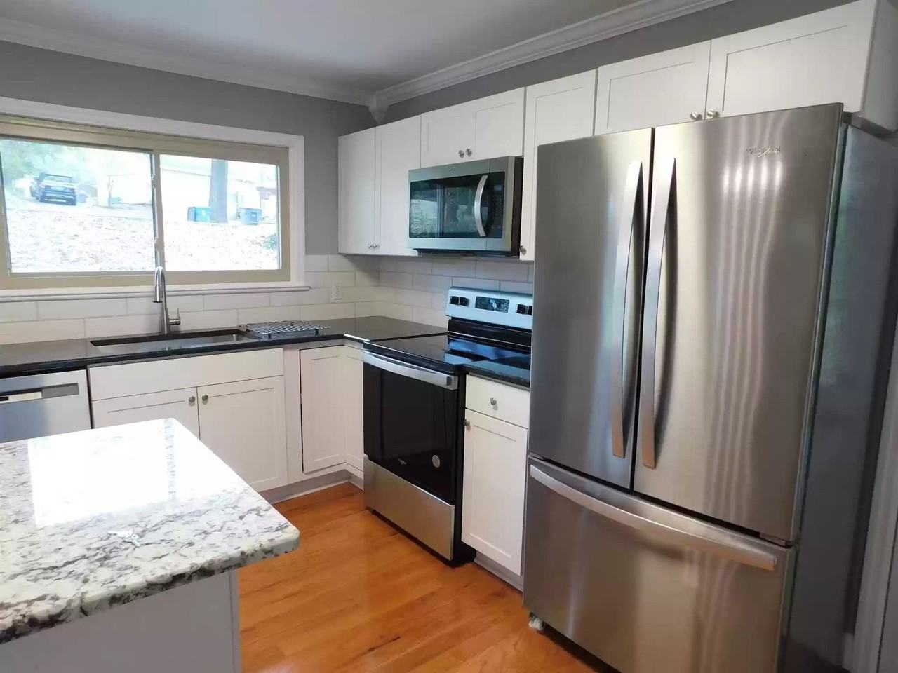 412 Crest St - Photo 7 of 13