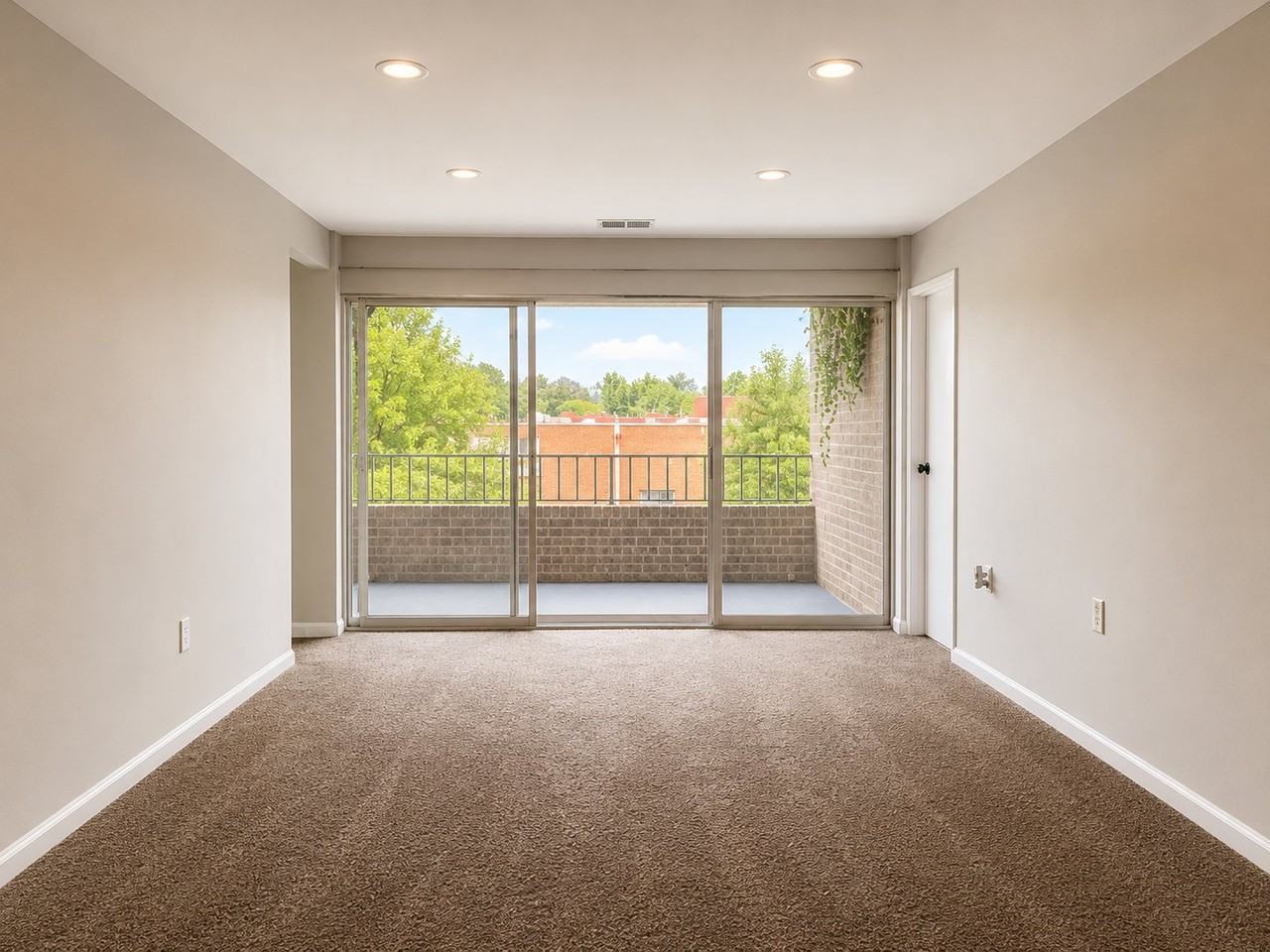 434 Girard St - Photo 6 of 6
