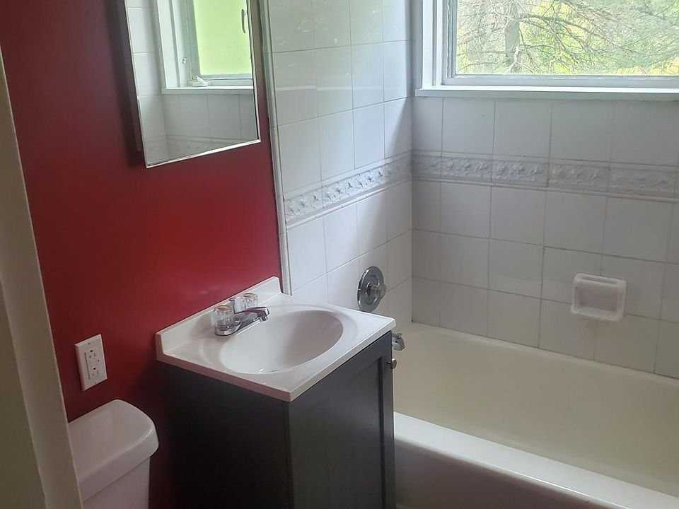 312 Winnebago St - Photo 7 of 12