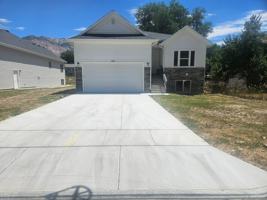 featured image of 660 Lincoln Ave