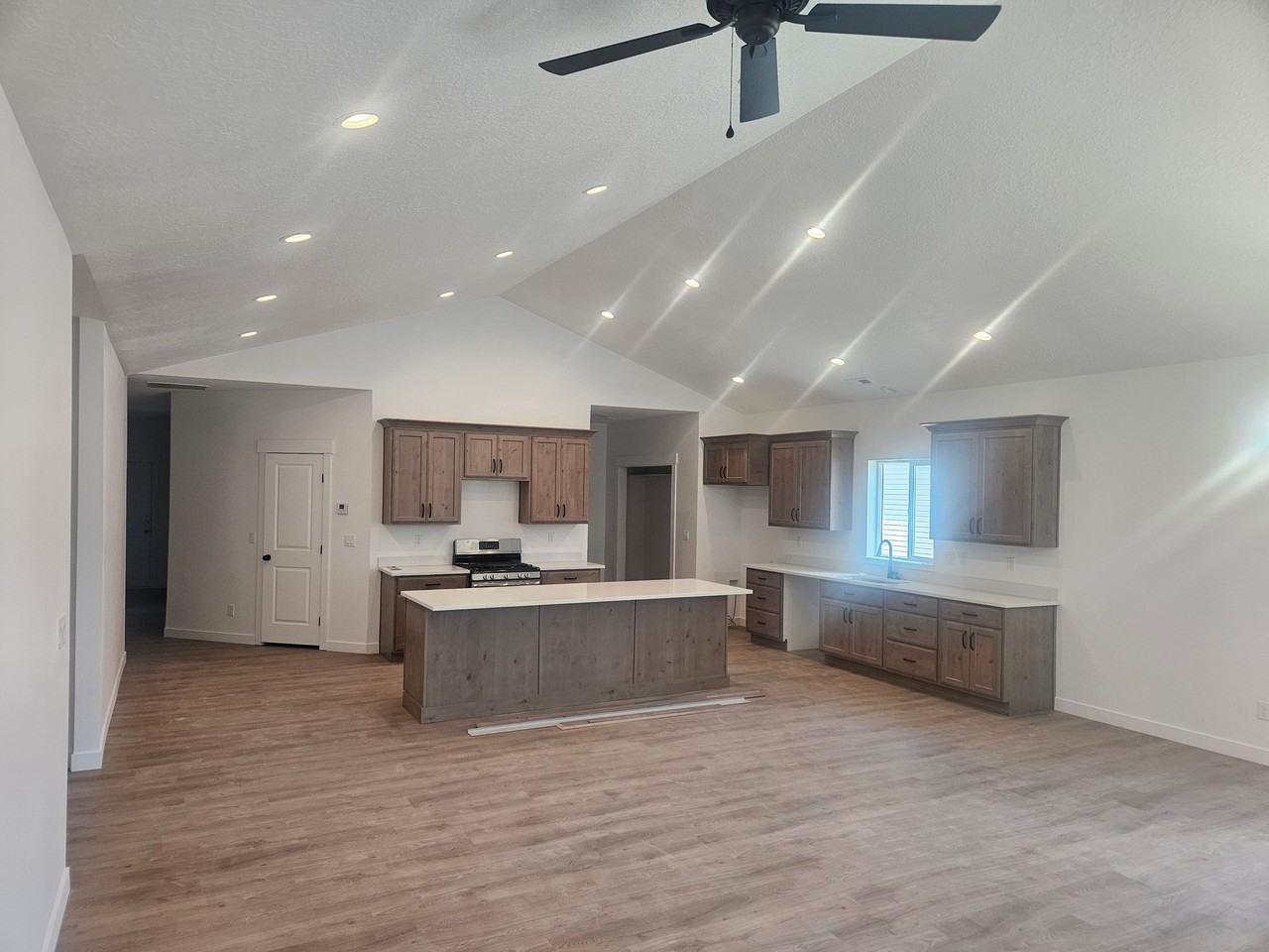 660 Lincoln Ave - Photo 2 of 17