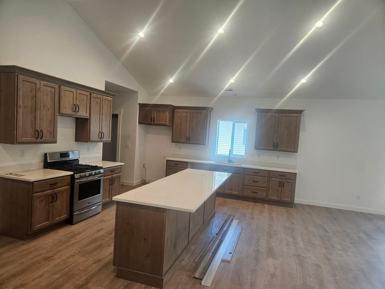 660 Lincoln Ave - Photo 3 of 17