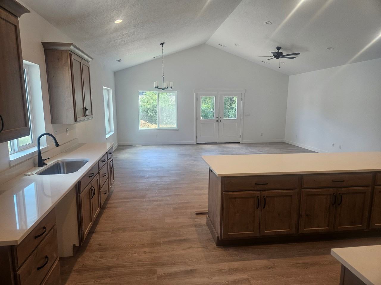 660 Lincoln Ave - Photo 4 of 17