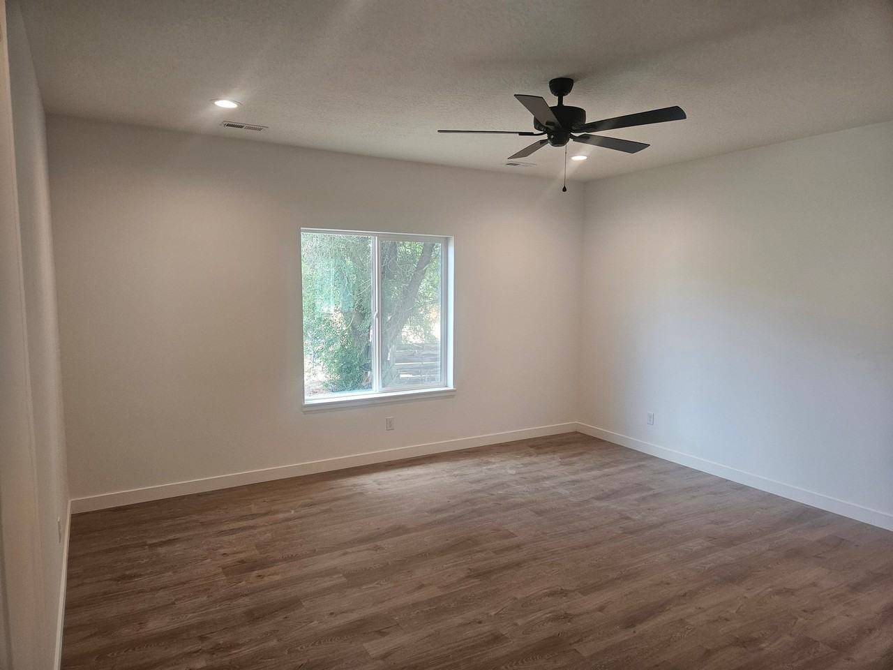 660 Lincoln Ave - Photo 5 of 17