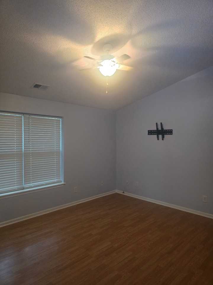 2956 Bobo Rd - Photo 2 of 12
