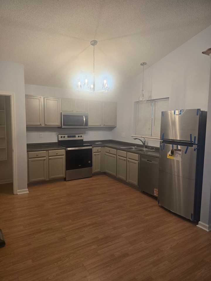 2956 Bobo Rd - Photo 3 of 12