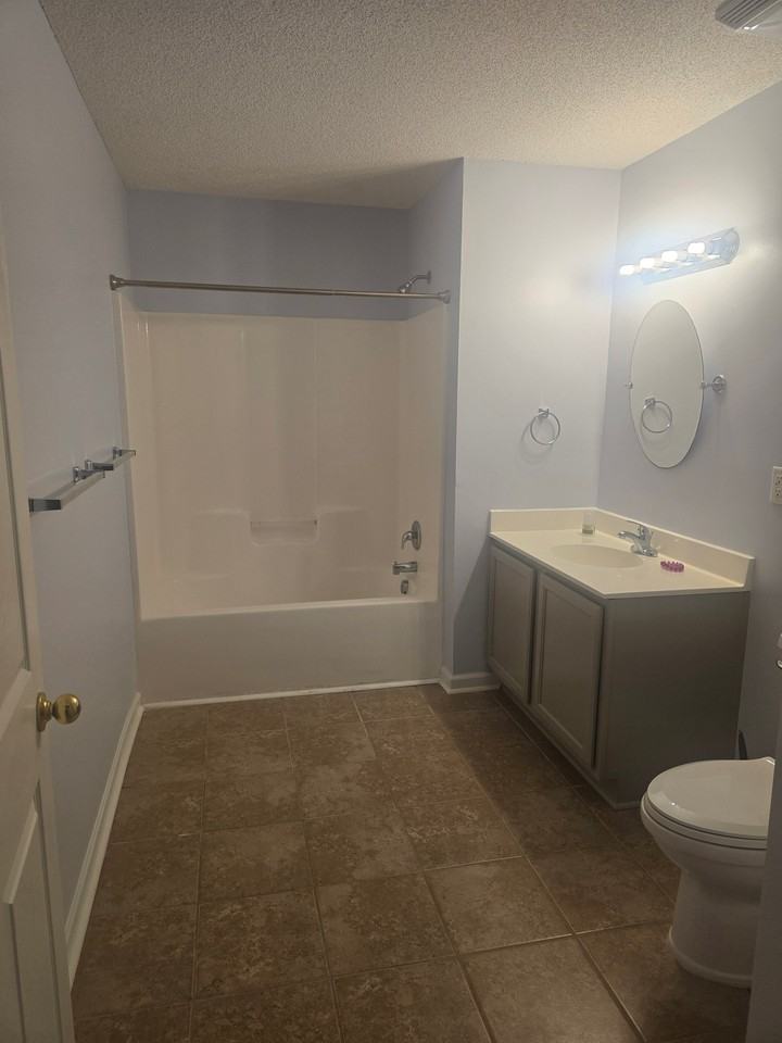 2956 Bobo Rd - Photo 4 of 12