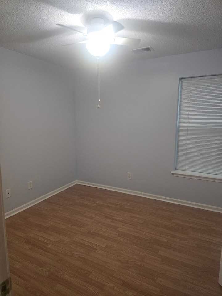 2956 Bobo Rd - Photo 5 of 12