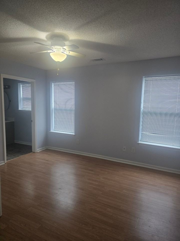 2956 Bobo Rd - Photo 6 of 12