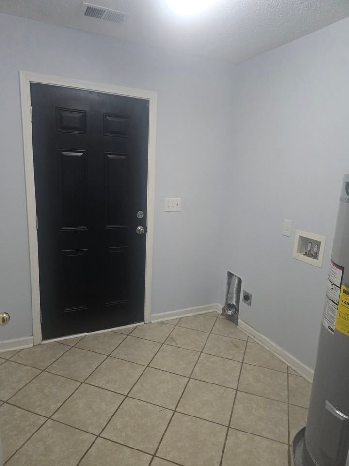 2956 Bobo Rd - Photo 7 of 12