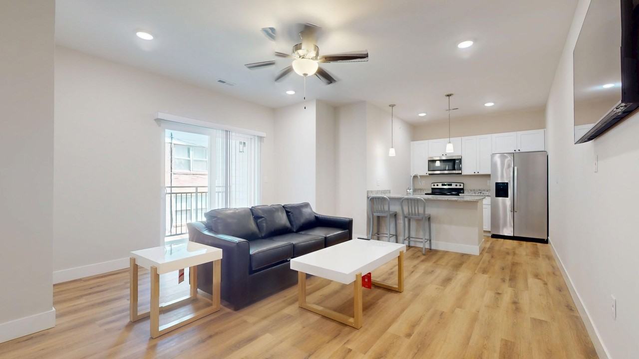 305 W Washington - Photo 4 of 23