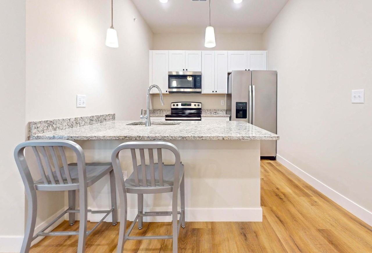 305 W Washington - Photo 6 of 23