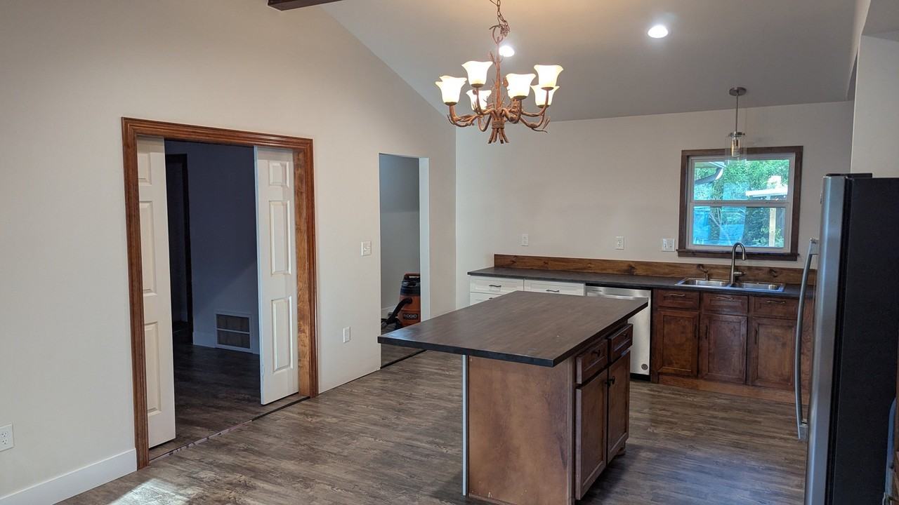 1003 Crystal River Rd - Photo 6 of 10