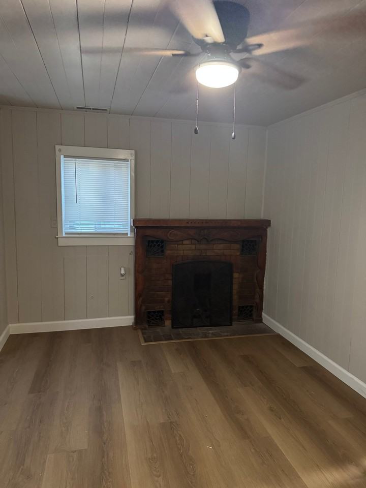 134 Almond Ave - Photo 2 of 8