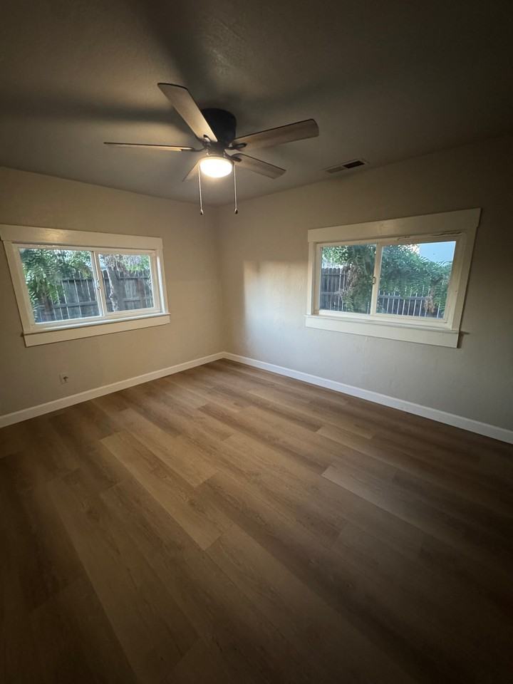 134 Almond Ave - Photo 4 of 8