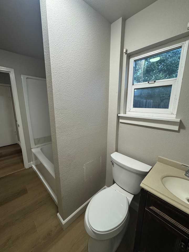 134 Almond Ave - Photo 6 of 8