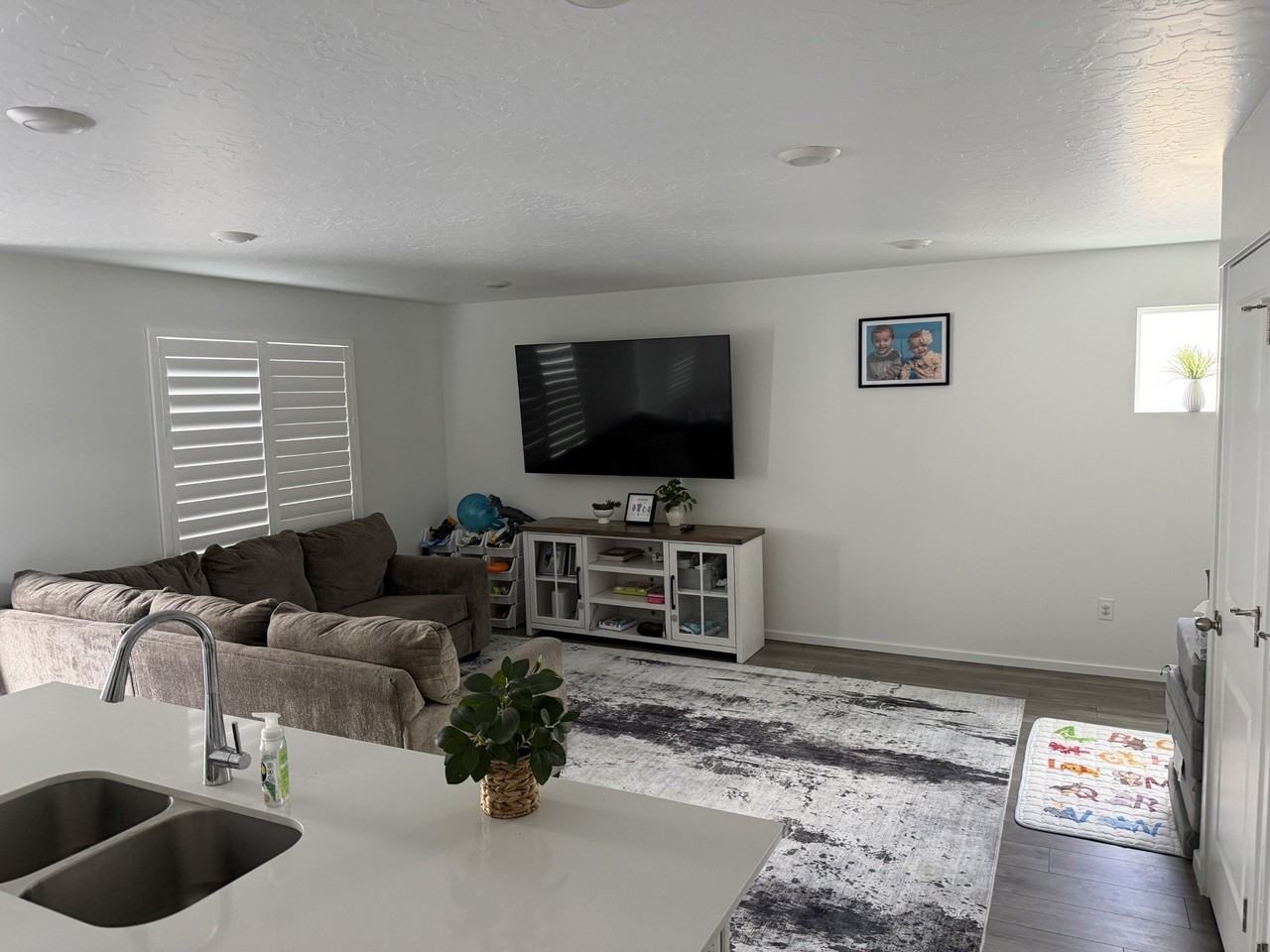 3826 S Landmark Ln - Photo 4 of 17