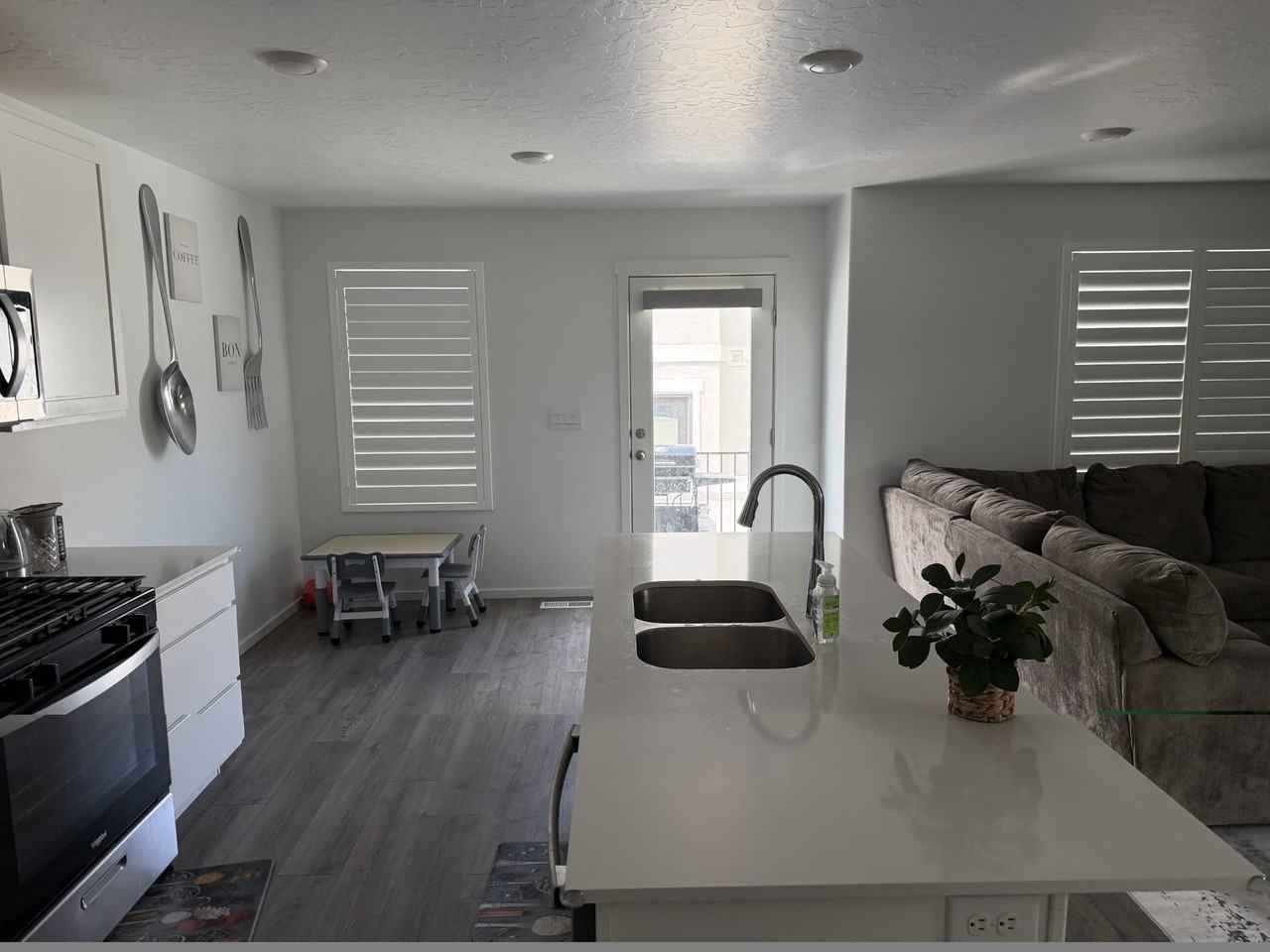 3826 S Landmark Ln - Photo 5 of 17