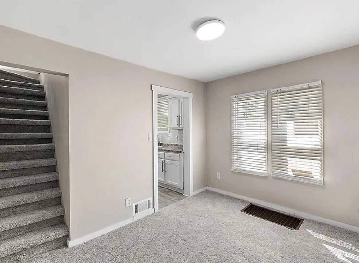 19704 Saint Aubin St - Photo 2 of 7