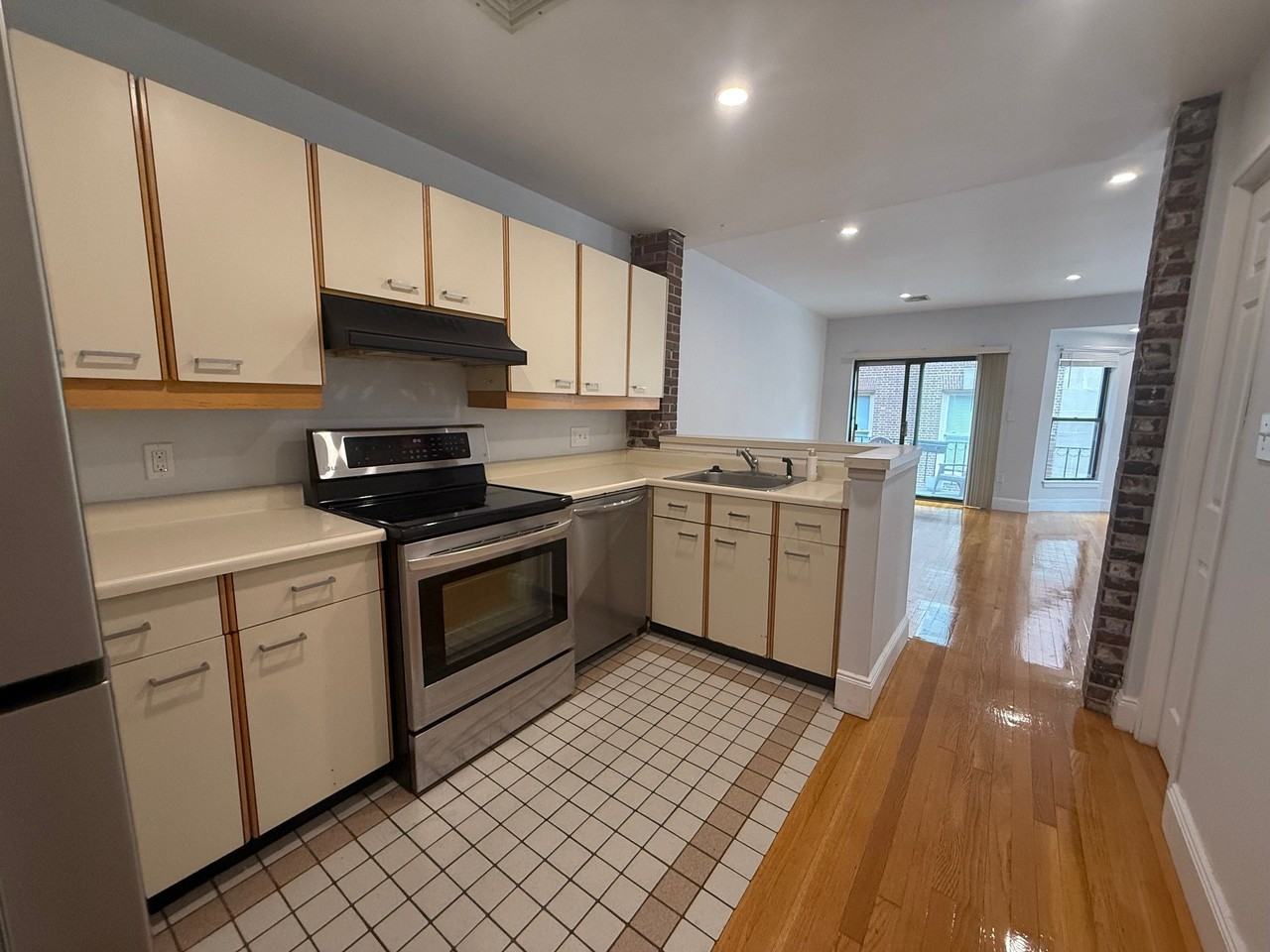 40 Worcester Sq #6 - Photo 3 of 13
